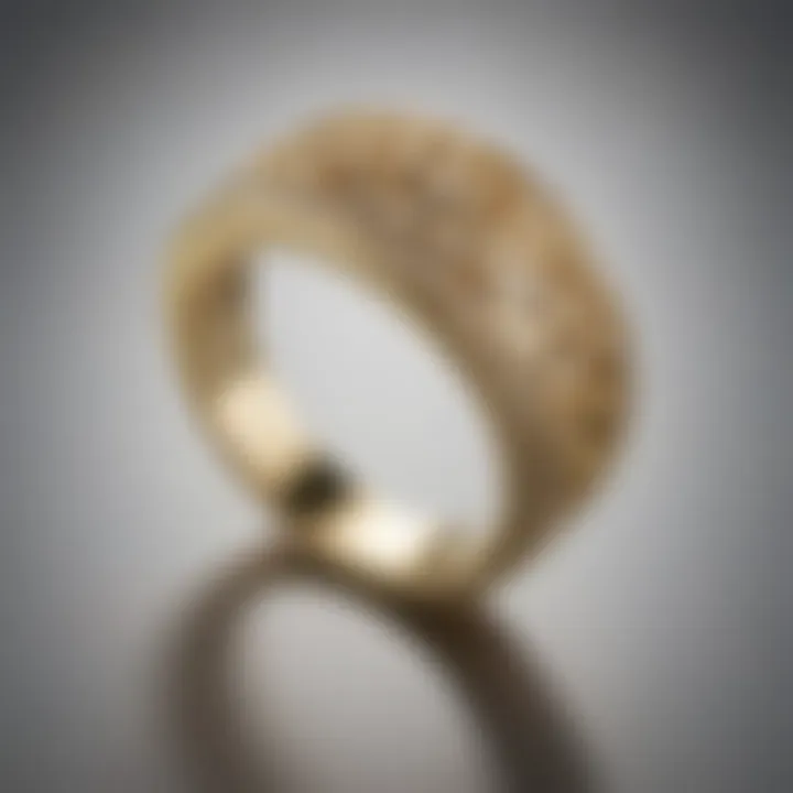 Minimalist 18-Carat Gold Ring with Sleek Geometric Patterns